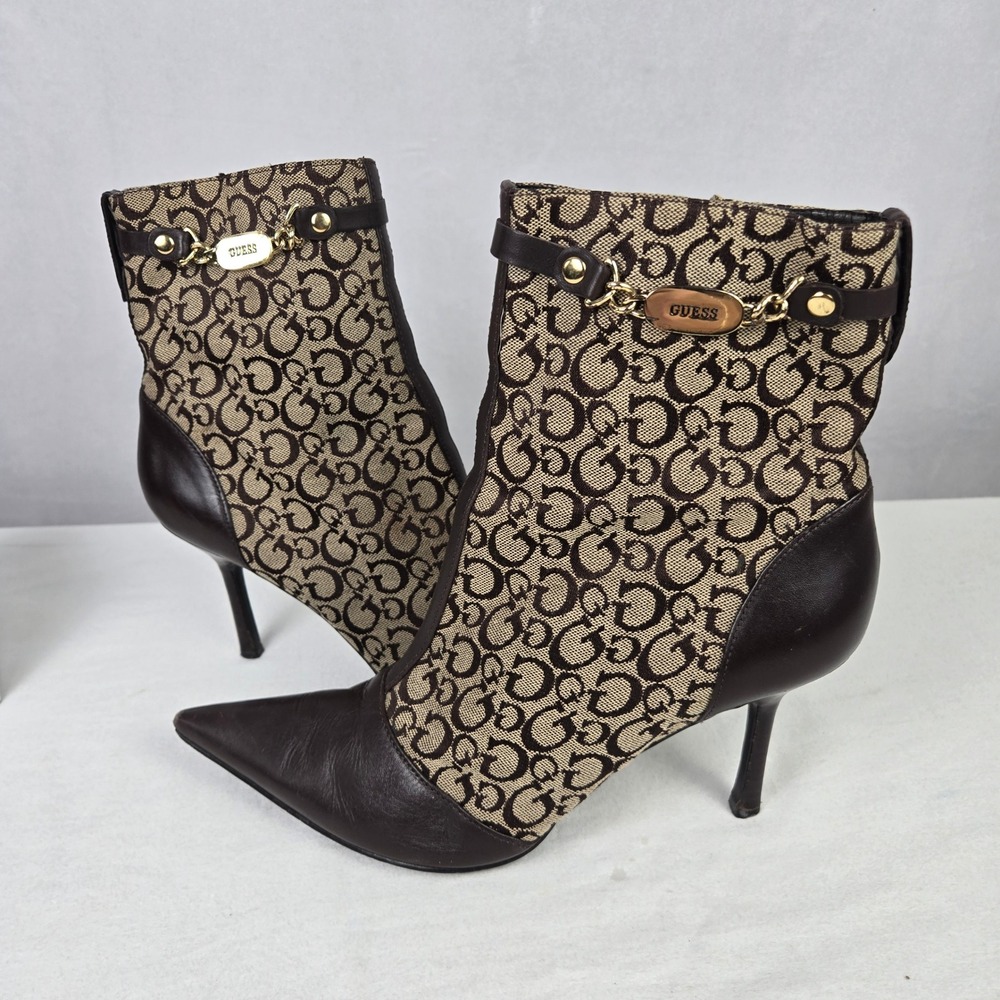 Guess GG Jacquard Leather Pointed Toe Ankle HiHeel Zip Bootie 9.5 AOP Logo Boone